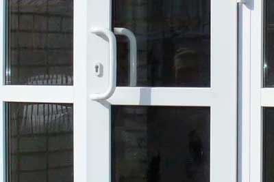 Входные пластиковые группы в коттедж